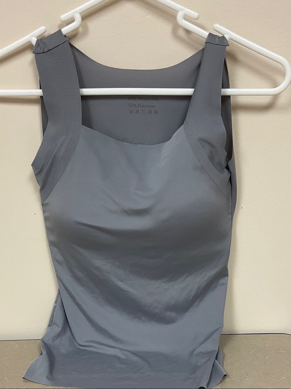 Seamless Lightly Padded Square-Neck Women’s tank in Gray. NEW Large